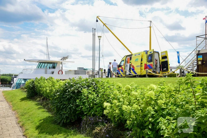 Traumahelikopter landt voor incident op partyschip