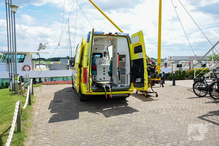 Traumahelikopter landt voor incident op partyschip