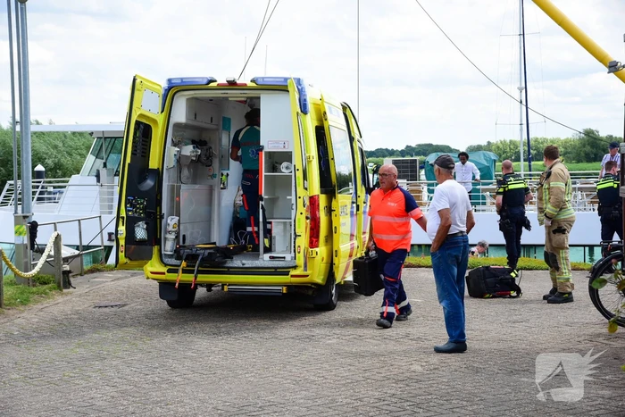 Traumahelikopter landt voor incident op partyschip