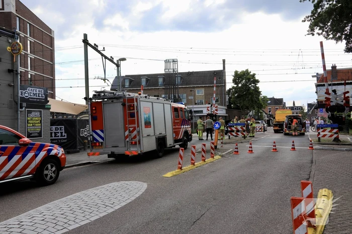 Automobilist rijdt tegen rijdende trein