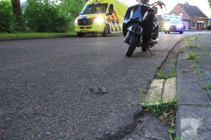 Scooterrijder gaat onderuit en raakt gewond