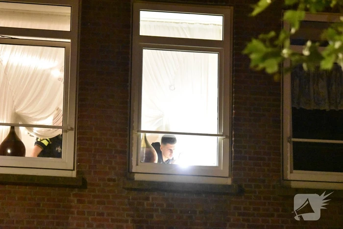 Politie onderzoekt beschoten woning