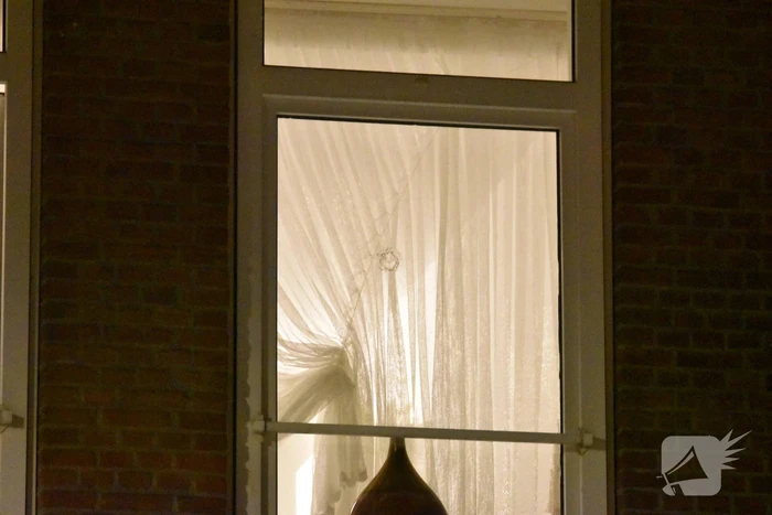 Politie onderzoekt beschoten woning