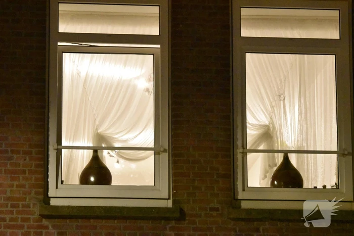 Politie onderzoekt beschoten woning