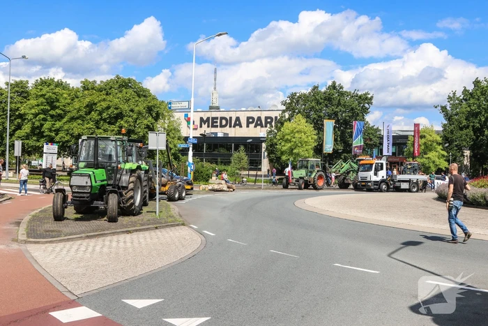 Mediapark geblokkeerd door boeren