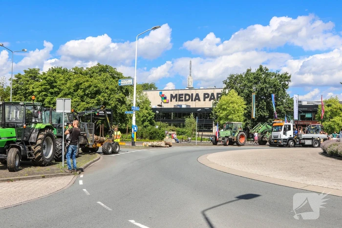 Mediapark geblokkeerd door boeren