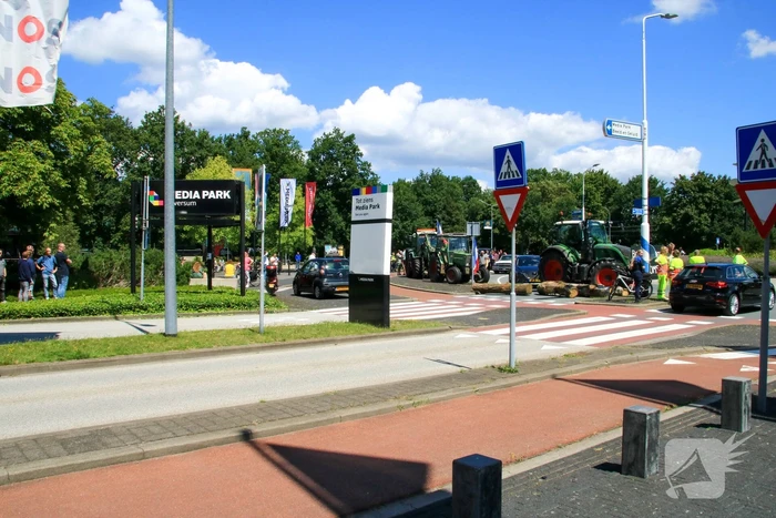 Mediapark geblokkeerd door boeren