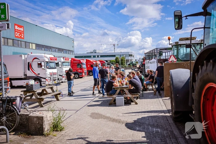 Boeren blokkeren distributiecentrum Boni