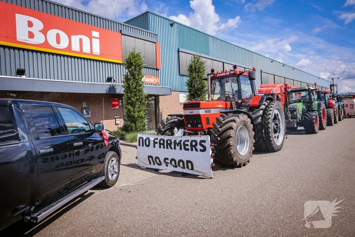 Boeren blokkeren distributiecentrum Boni