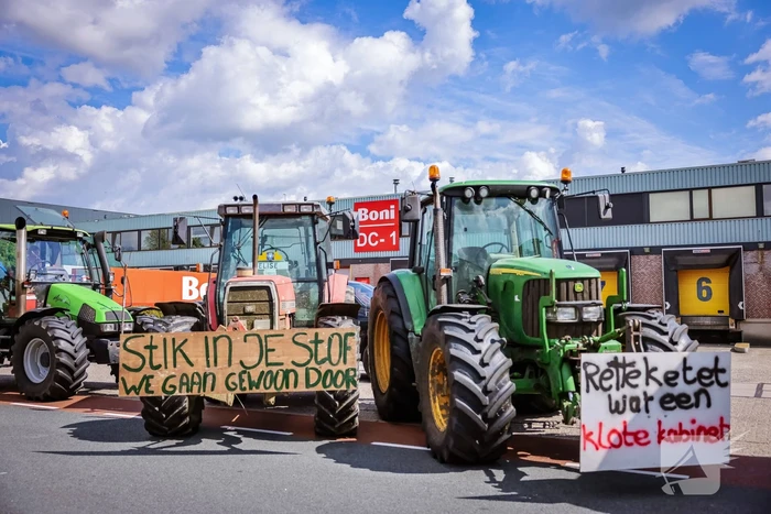 Boeren blokkeren distributiecentrum Boni