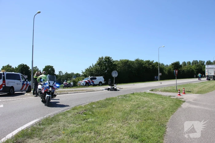 Overstekende scootmobiel aangereden door vrachtwagen