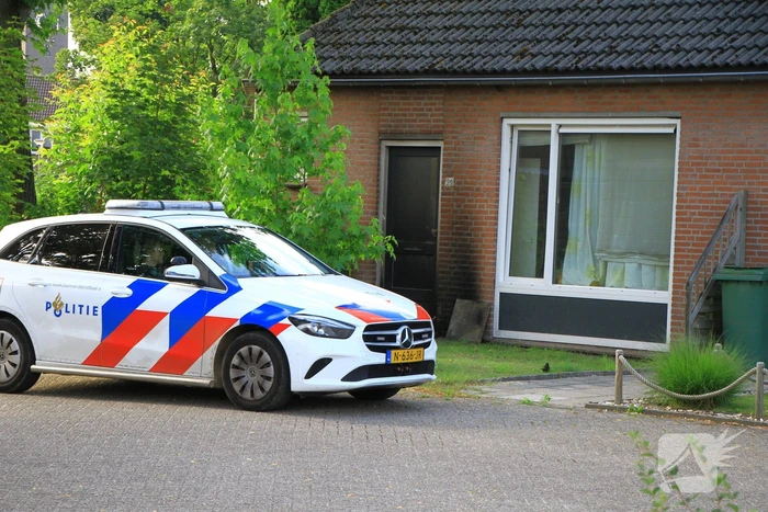 Voordeur van woning in brand
