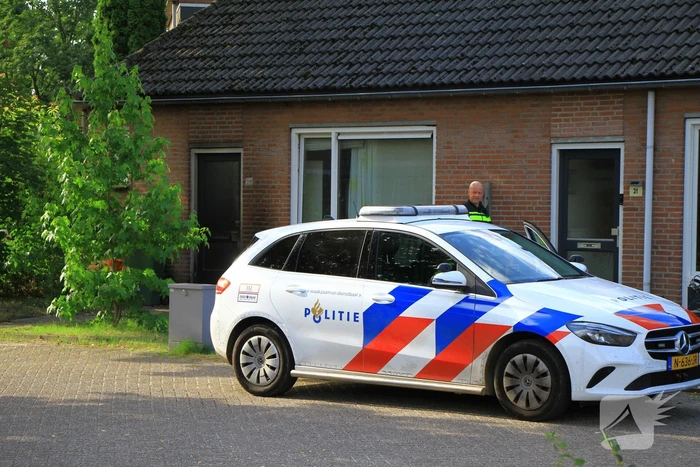Voordeur van woning in brand
