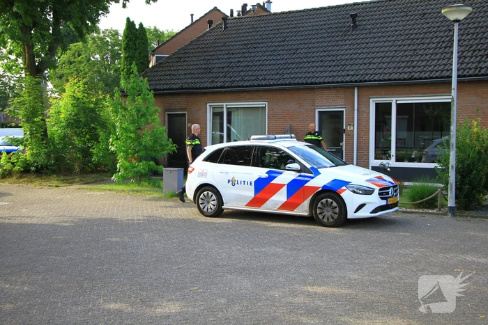 Voordeur van woning in brand