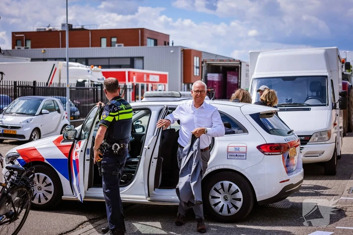 Nieuwe ploeg boeren blokkeren distributiecentrum Boni
