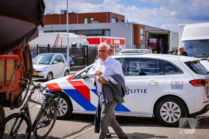 Nieuwe ploeg boeren blokkeren distributiecentrum Boni