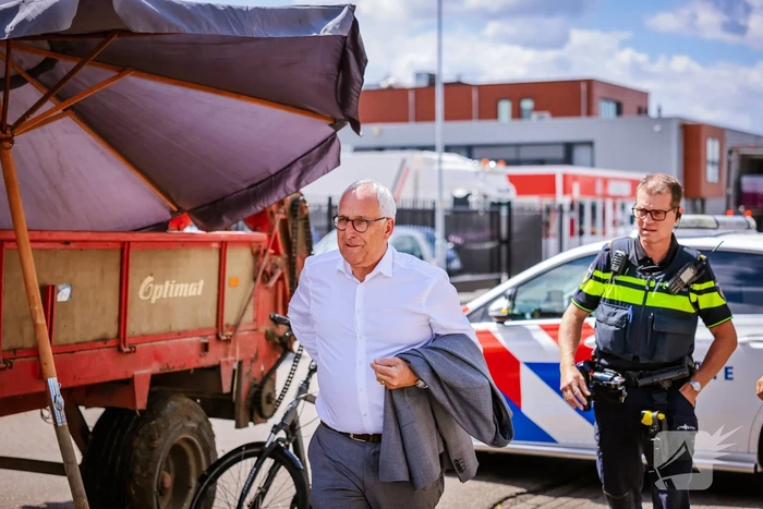 Nieuwe ploeg boeren blokkeren distributiecentrum Boni