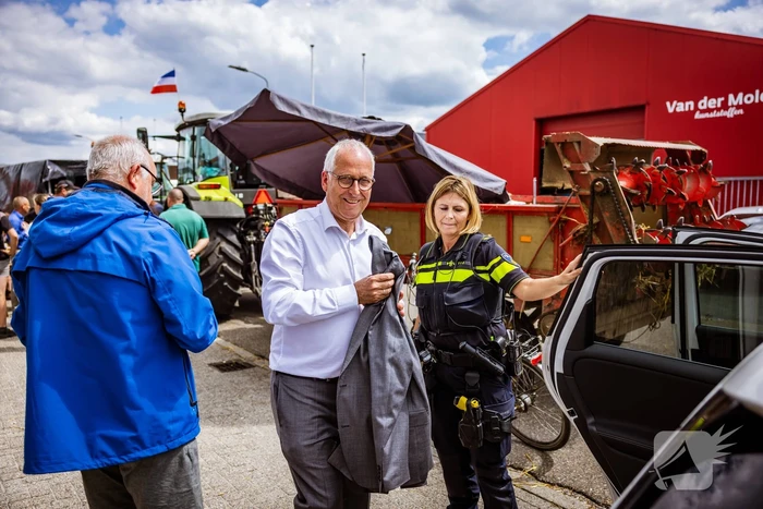 Nieuwe ploeg boeren blokkeren distributiecentrum Boni