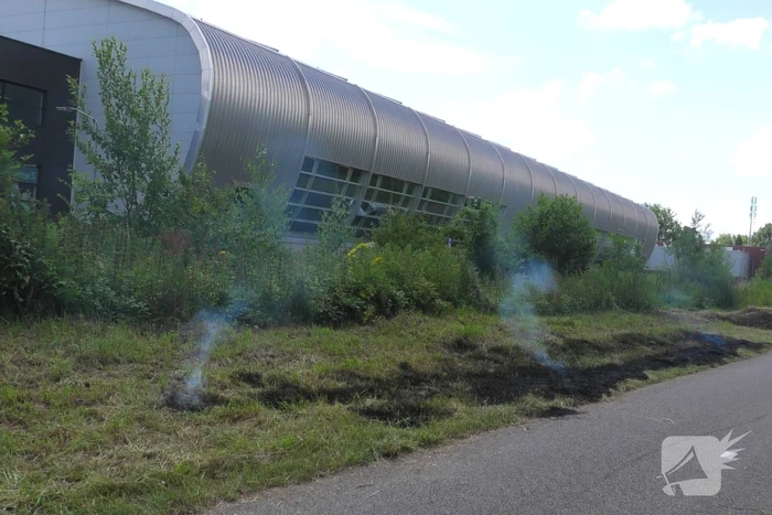 Brand in berm snel geblust
