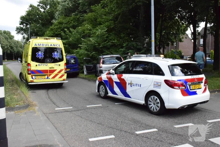 Kop-staartbotsing op kruispunt