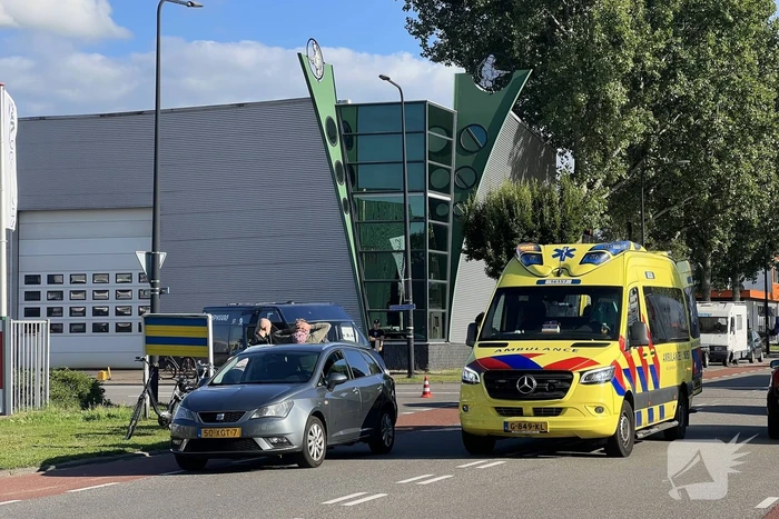 Fietser gewond bij botsing met auto