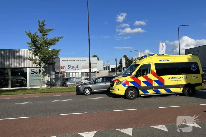 Fietser gewond bij botsing met auto