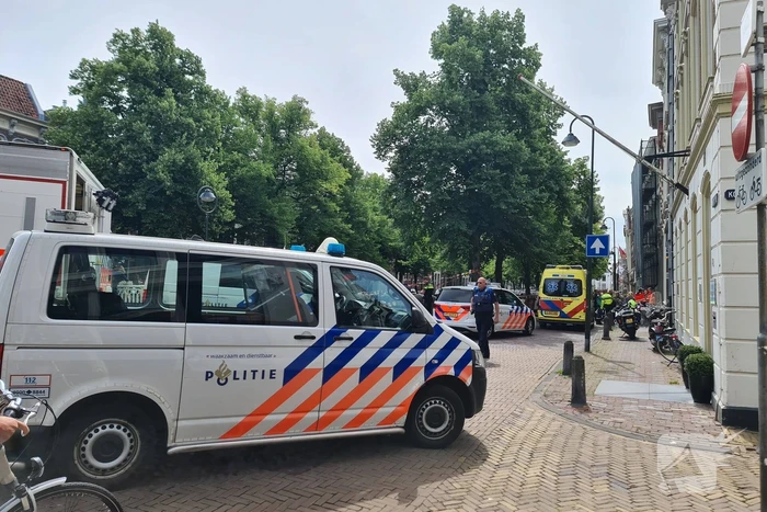 Traumahelikopter landt voor gewonde man