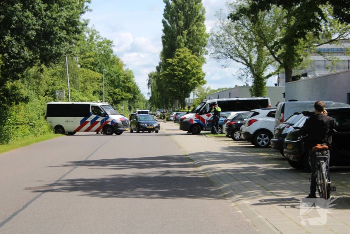 Boeren voeren actie bij cellencomplex