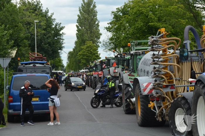 Boeren voeren actie bij cellencomplex