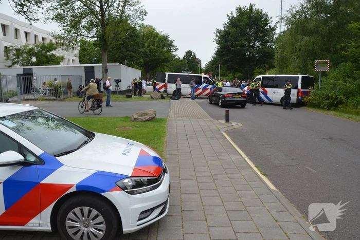 Boeren voeren actie bij cellencomplex