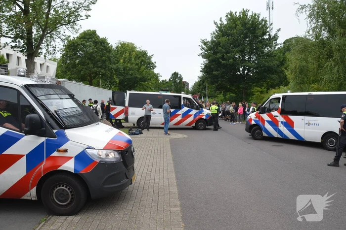 Boeren voeren actie bij cellencomplex