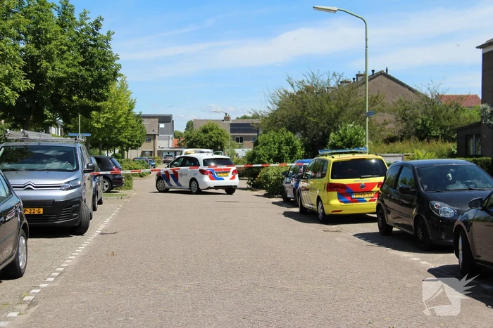 Auto slaat over de kop bij frontale aanrijding op kruising