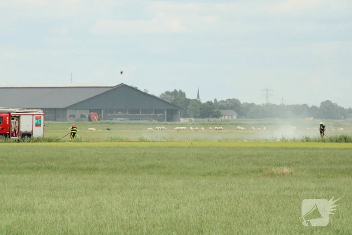 Brand langs sloot op boerenland