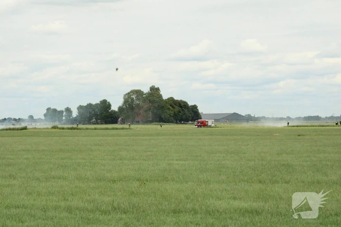 Brand langs sloot op boerenland