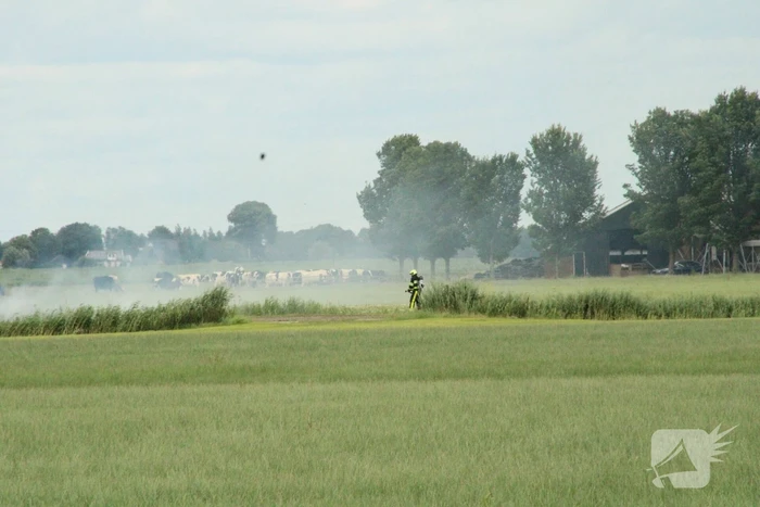 Brand langs sloot op boerenland