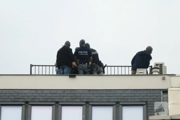 Vrouw met verward gedrag zet Rapenburg op stelten