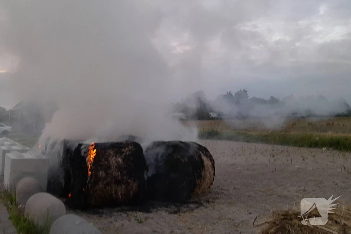 Meerdere hooibalen in brand