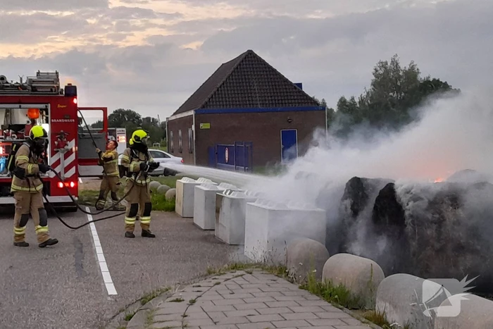 Meerdere hooibalen in brand