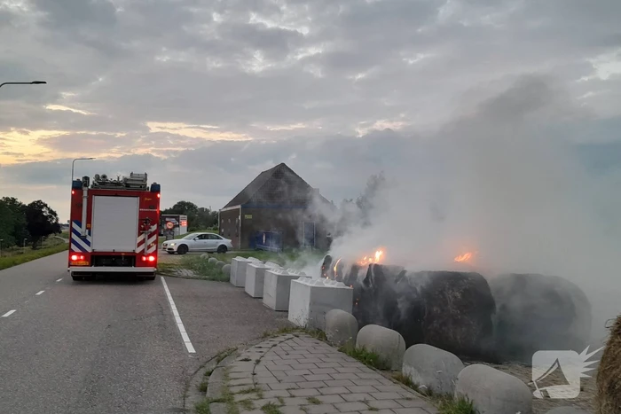 Meerdere hooibalen in brand