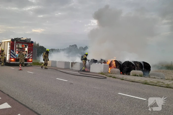 Meerdere hooibalen in brand
