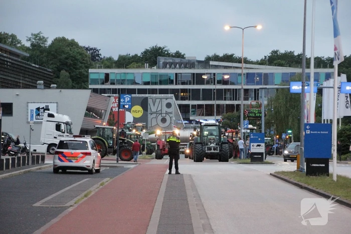 Boeren blokkeren ingang Media Park