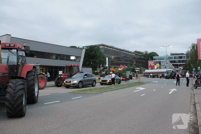 Boeren blokkeren ingang Media Park