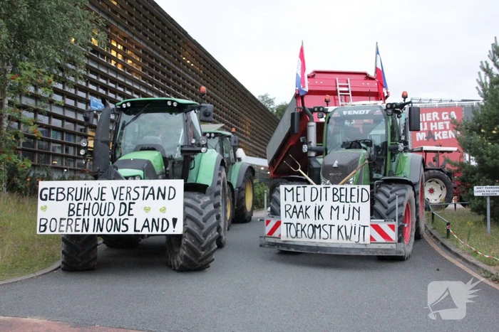 Boeren blokkeren ingang Media Park