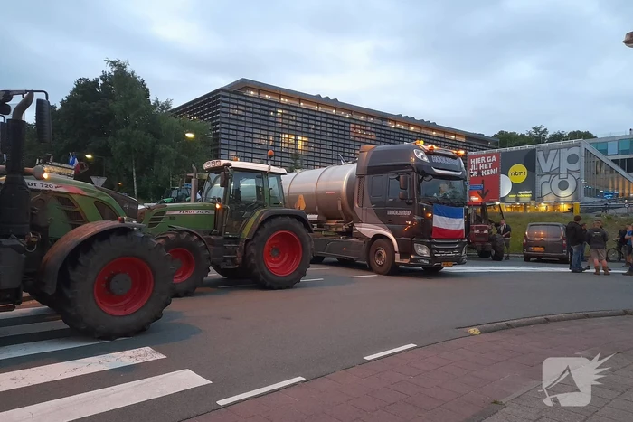 Boeren blokkeren ingang Media Park