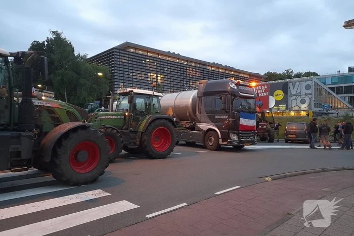 Boeren blokkeren ingang Media Park