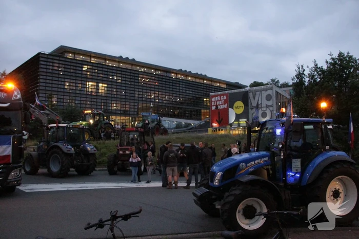 Boeren blokkeren ingang Media Park