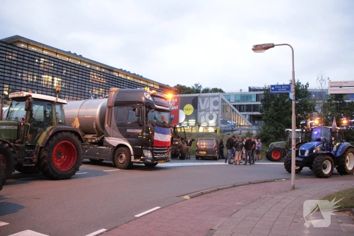 Boeren blokkeren ingang Media Park