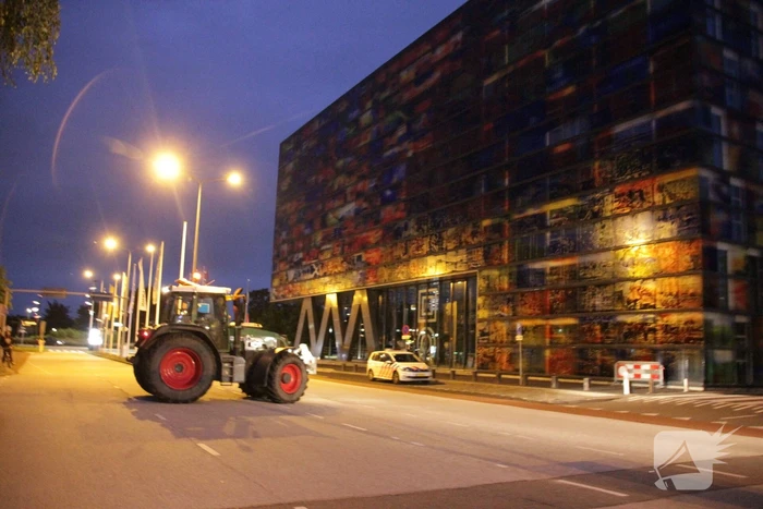 Boeren blokkeren ingang Media Park