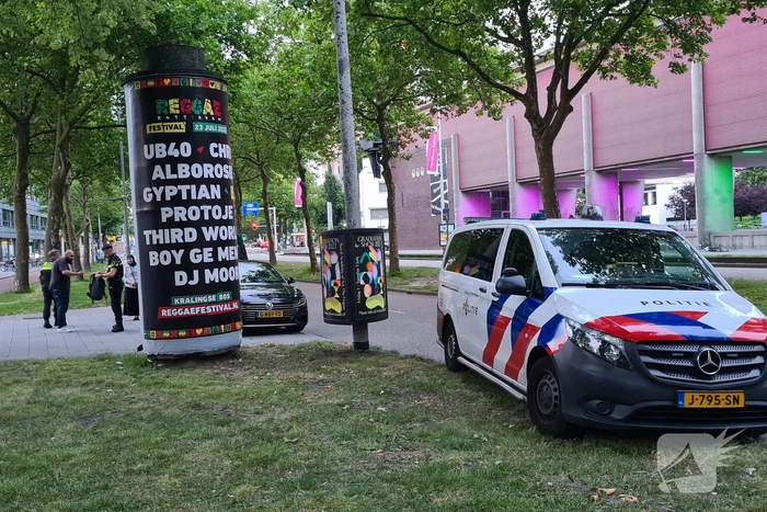 Politie houdt auto staande en doet een aanhouding