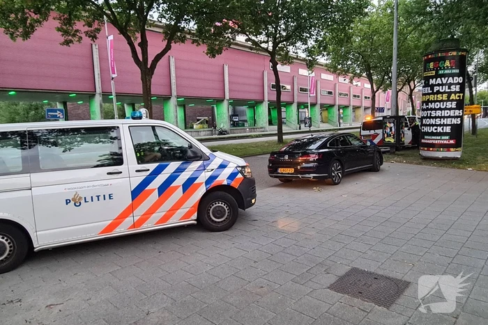 Politie houdt auto staande en doet een aanhouding